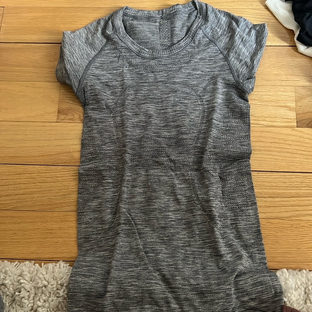 Light grey Lulu lemon workout top